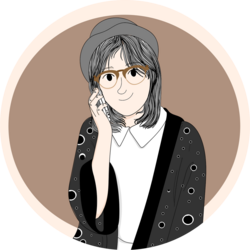 Illustration einer lächelnden Person mit Brille und Hut, die ein Smartphone ans Ohr hält. Die Person trägt eine helle Bluse mit großem Kragen und eine dunkle Jacke mit Kreis-Mustern.