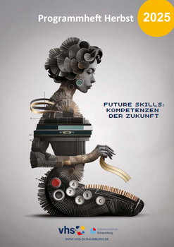 Titelbild des VHS-Programmhefts Herbst 2025 mit einer stilisierten Frau aus technischen Bauteilen und der Aufschrift: „Future Skills: Kompetenzen der Zukunft“.